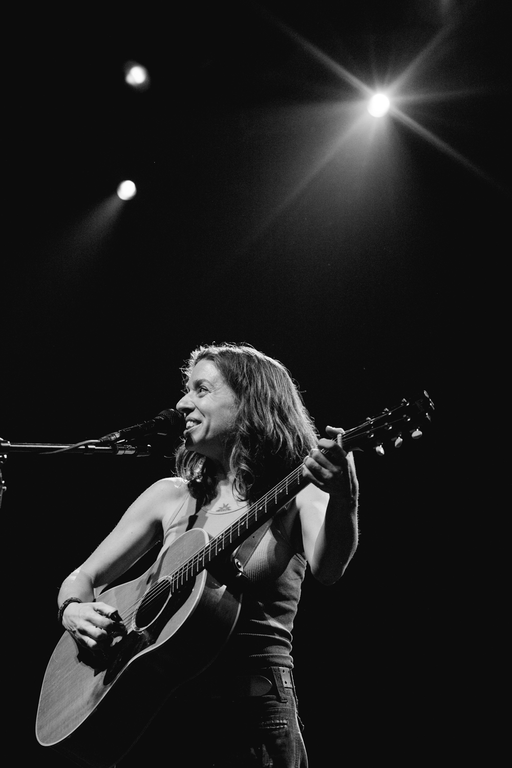 ani-difranco-the-fillmore-sf-guitarist-music-show.jpg