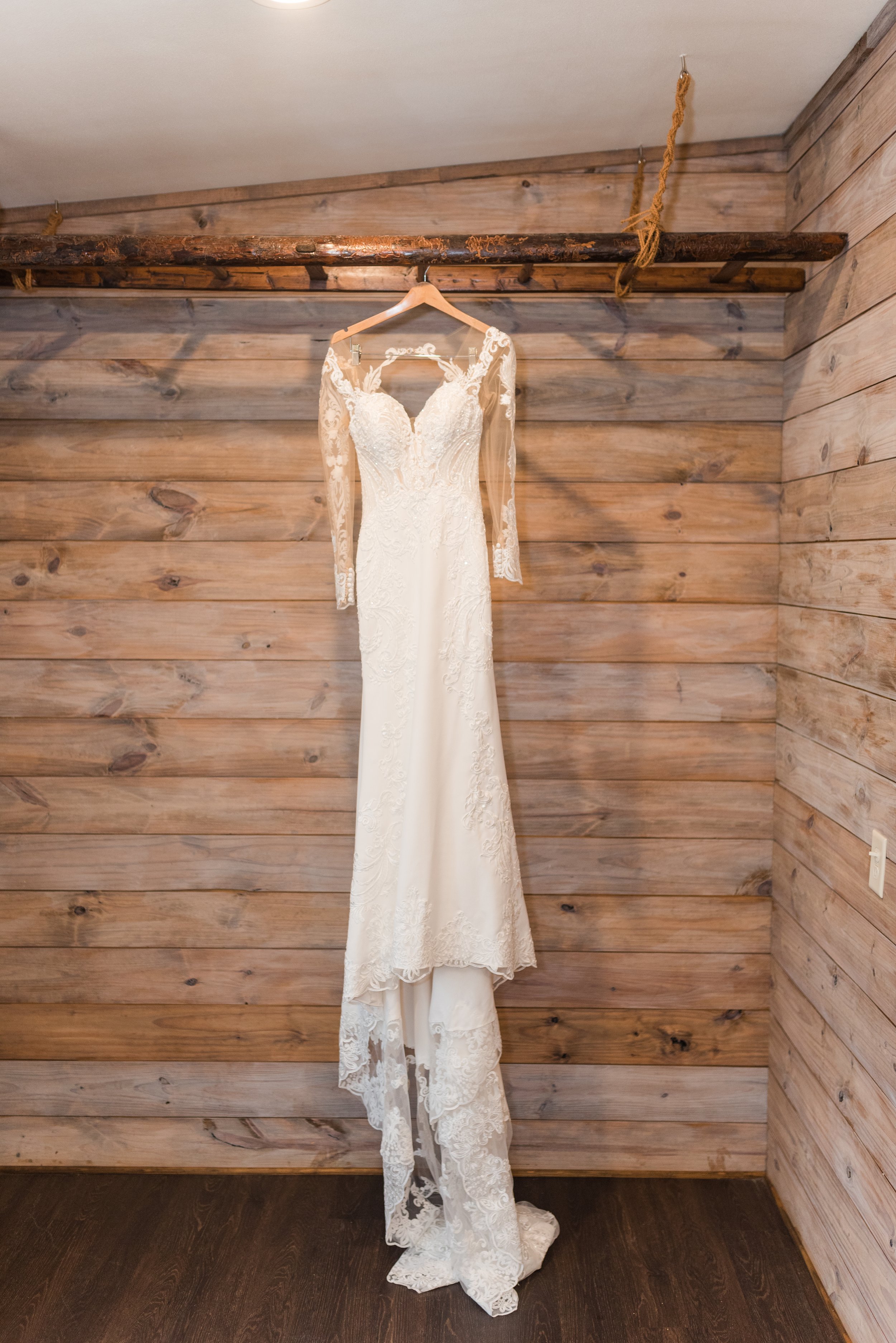 Winter Wedding at Izenstone in Spanish Fort Alabama Photographed by Kristen Marcus Photography