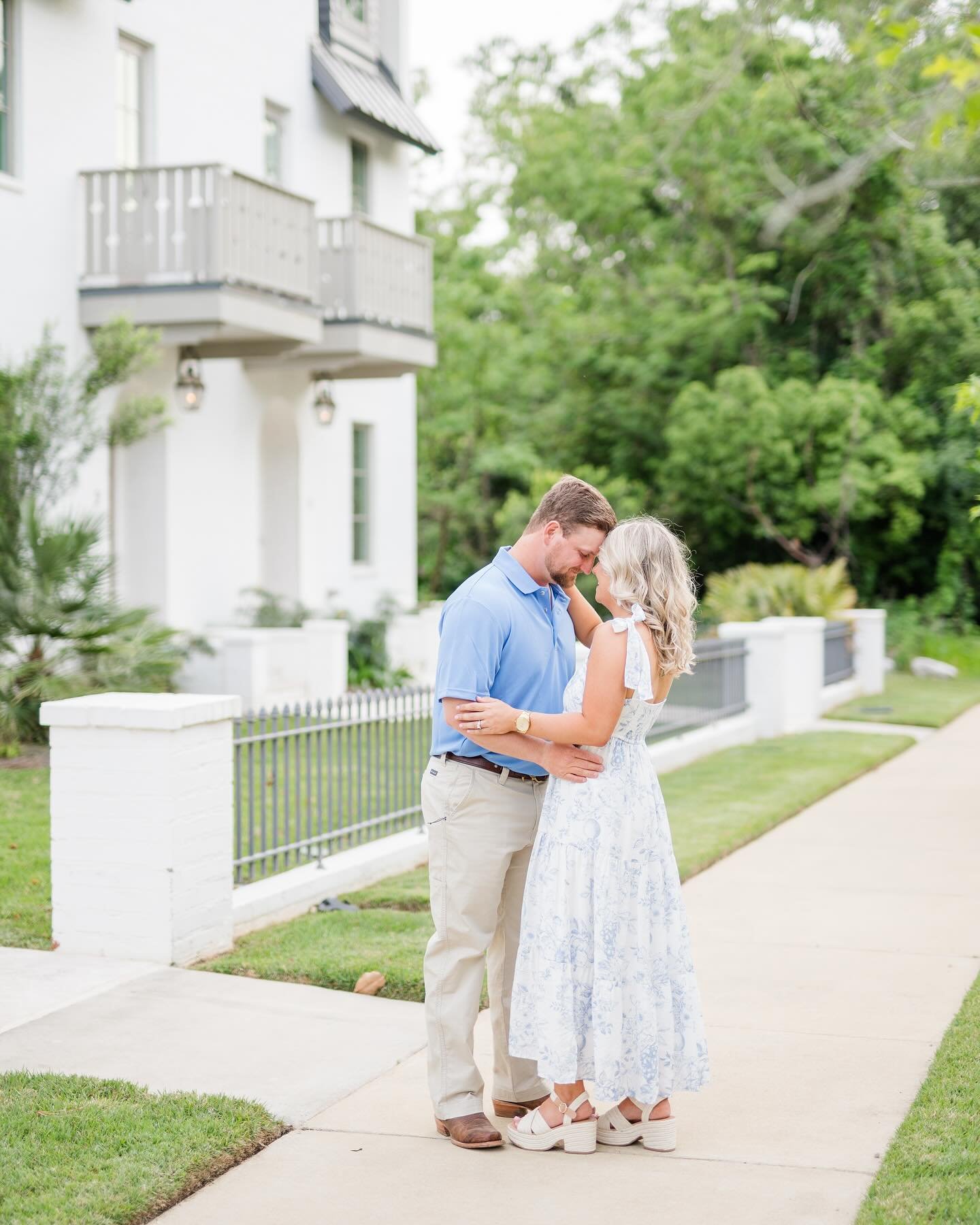 I absolutely love engagement sessions! Any guesses why? 

I&rsquo;ll tell you! It gives me an extra boost of confidence going into your wedding day knowing that I&rsquo;ve had you behind my camera before! 

It gives me a chance to meet with a couple 