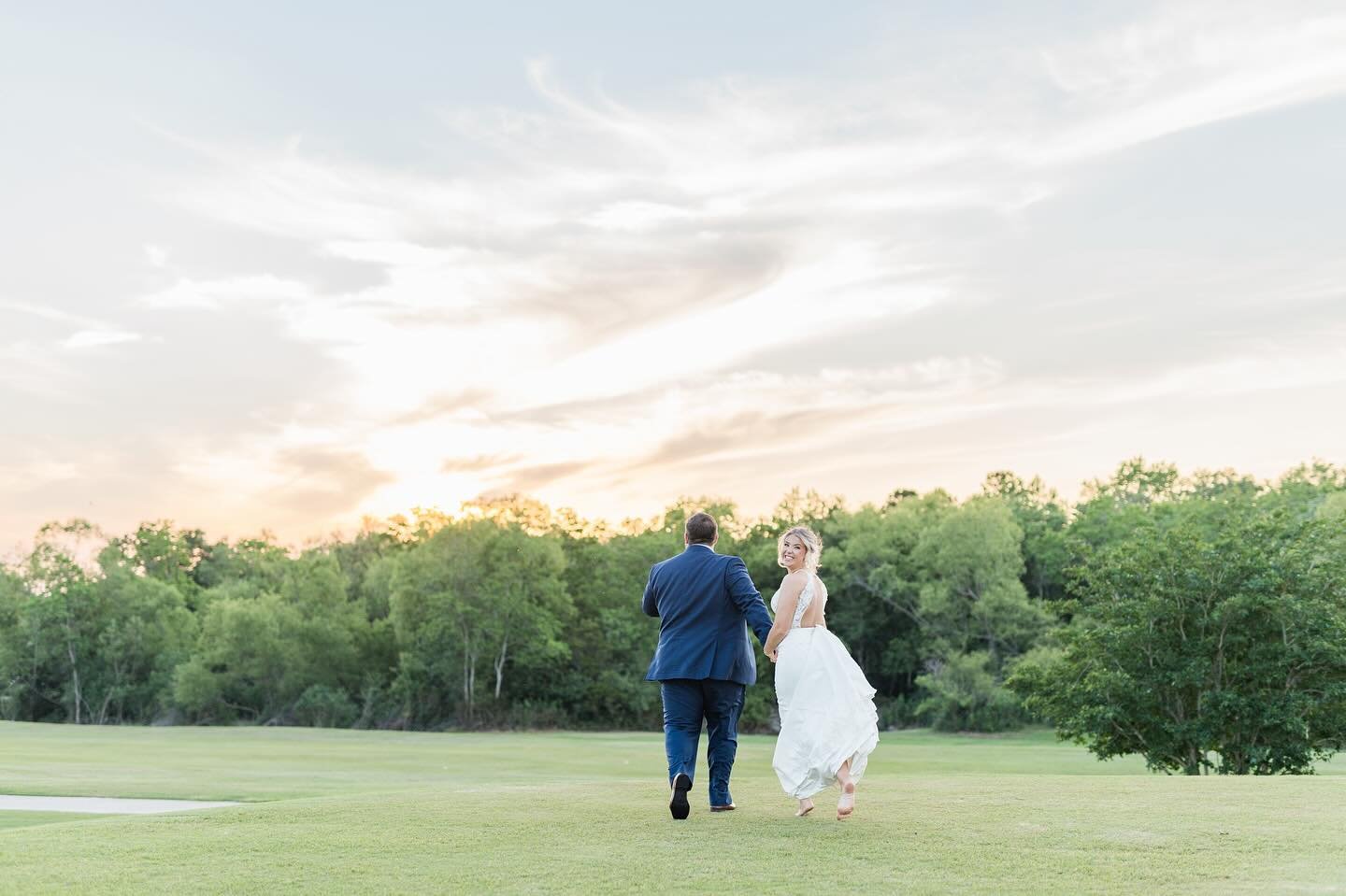A favorite from Saturday! Mallory and Brance got married this weekend at @veranda_at_preserve and it was beautiful 

#verandaatthepreserve #alabamaweddings #alabamaweddingphotographer #alabamaweddingplanner #mobilealabamaweddingphotographer #gulfcoas