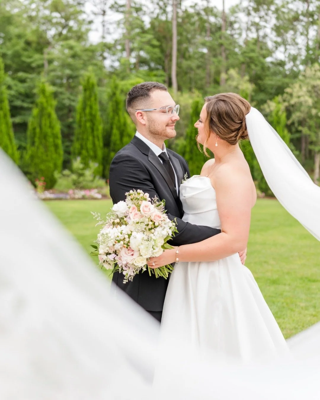 Congratulations Ashlie &amp; Rian!! Their wedding day at Izenstone was everything you would dream of when planning your big day 🤍

#izenstone #izenstoneweddings #alabamaweddings