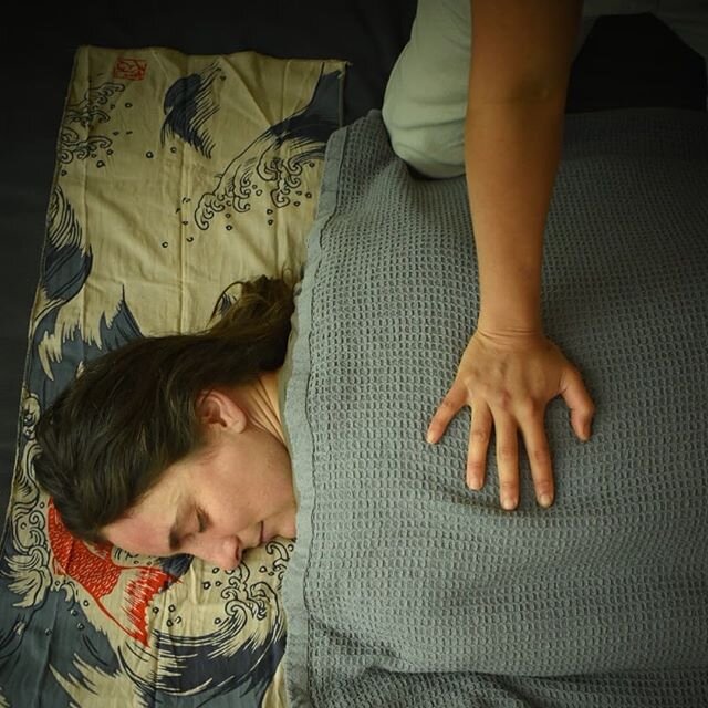 Drop into that deep state of rest, that moment where your body sinks into the earth and your mind settles with every deepening breath.
Give yourself permission to rejuvenate and drop into the mountain energy for a nourishing Shiatsu treatment at Yama