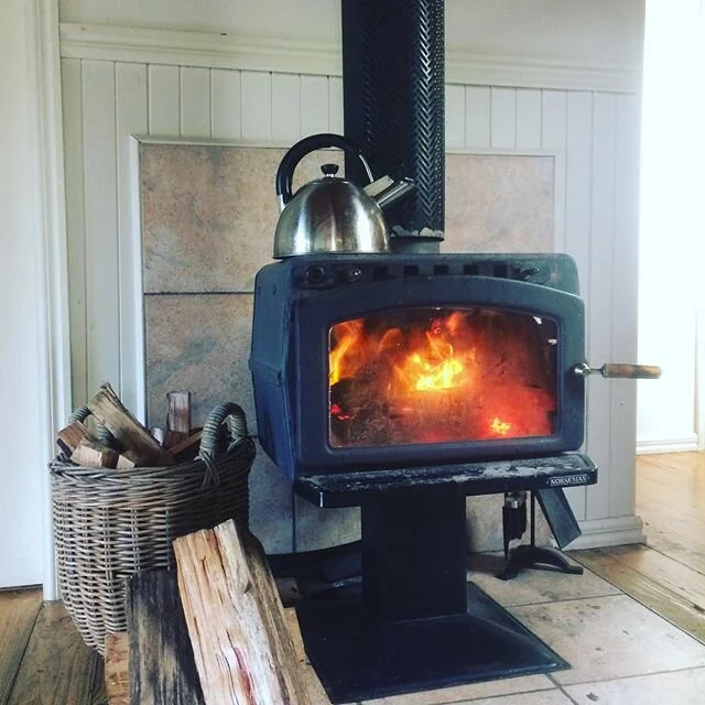 Fire gazing - a source of deep relaxation, meditation and supportive of the kidney qi and adrenals. Simply watch the flames, allow your thoughts to wander, and let yourself drop deeper into the space below the conscious thought.
#bushtelly #kidneyqi #winterescape #yarravalley