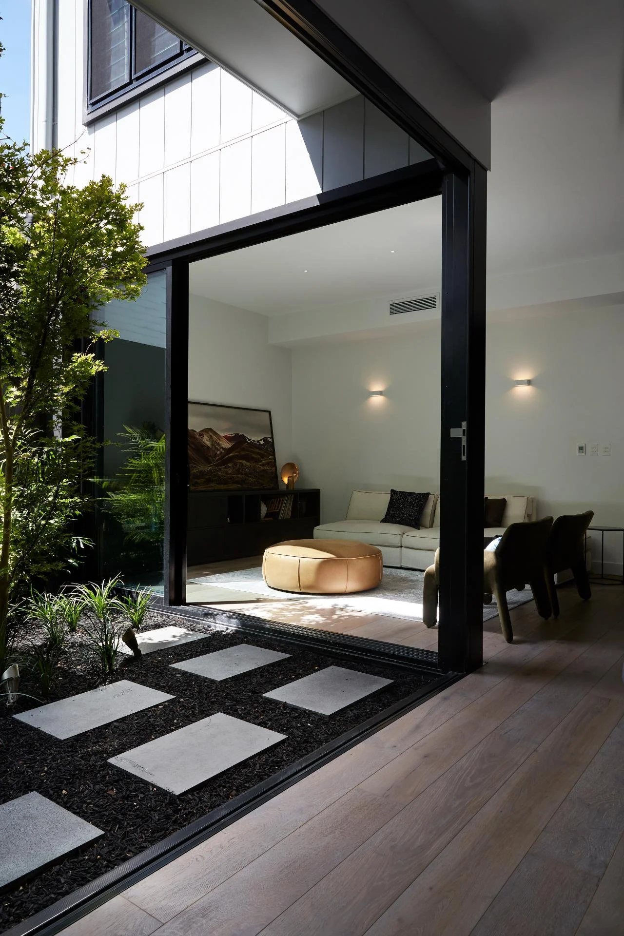 170227_21StJamesRd_InnerCourtyard_096.jpg
