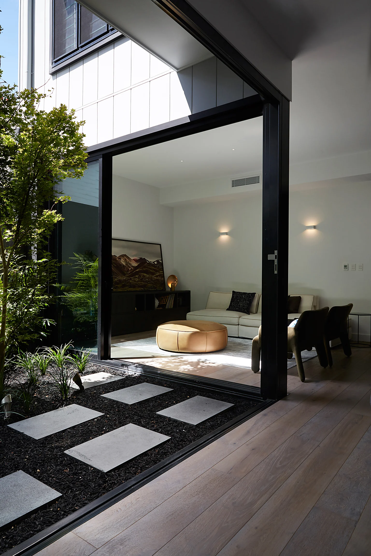 170227_21StJamesRd_InnerCourtyard_096.jpg