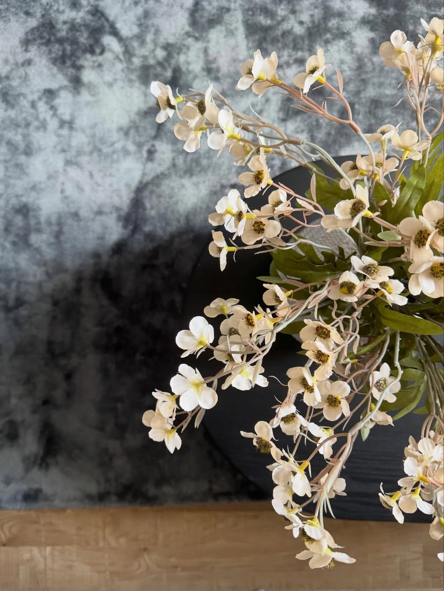 Faux florals with textured vases and urns make a statement and last, especially in a display home, when selling a property, or for every day 

#fauxflorals #floralarrangements #floraldesign #interiorstyling