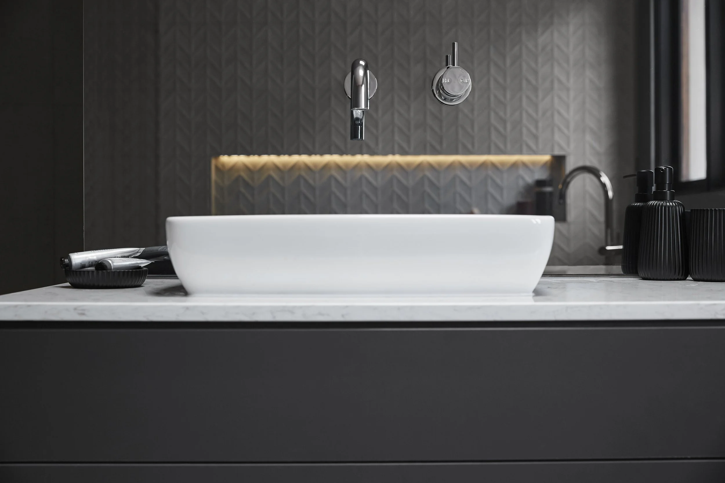 170227_21StJamesRd_Ensuite_216(R).jpg