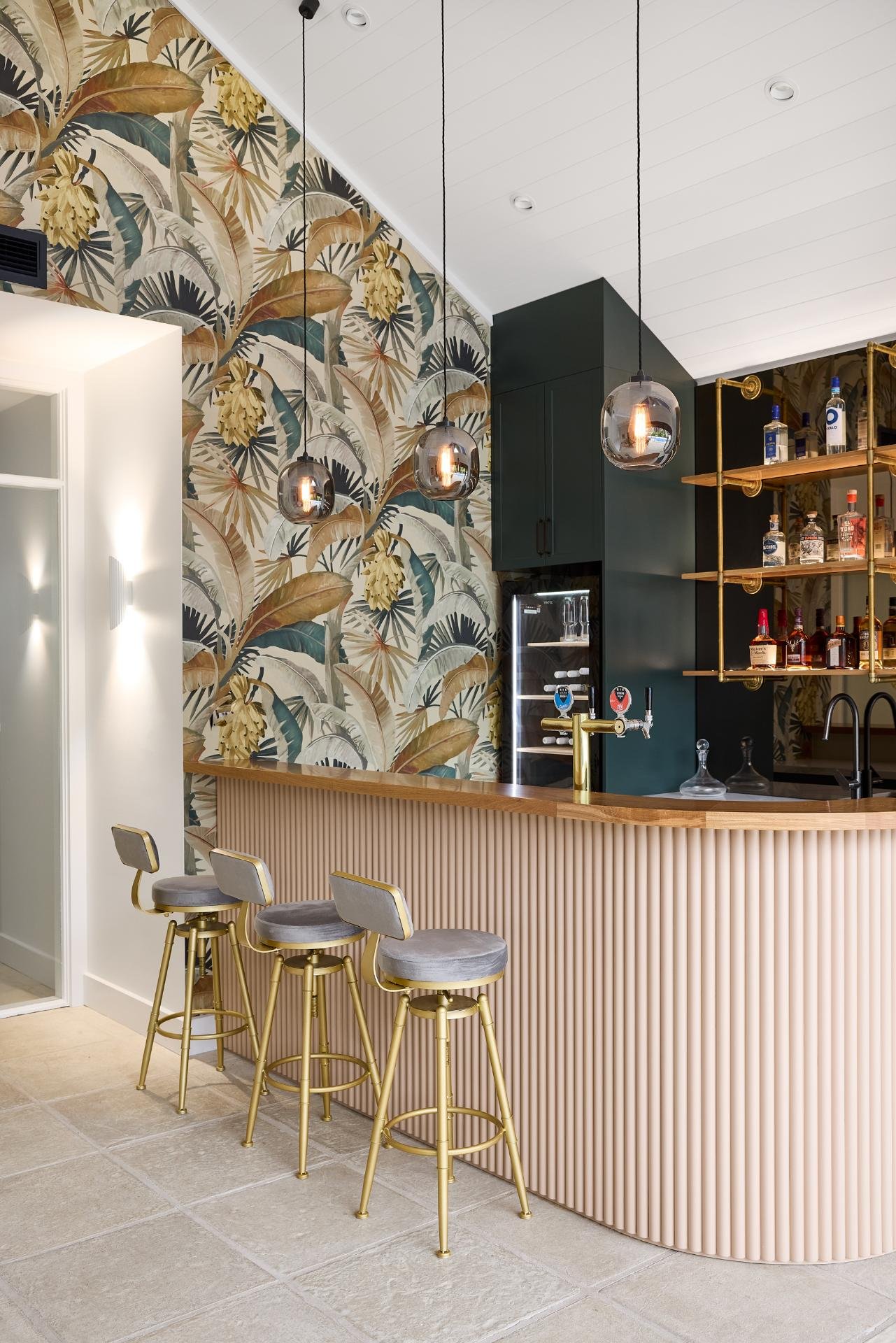 240404_Mel_WilloughbyRd_03_Bar_150.jpg