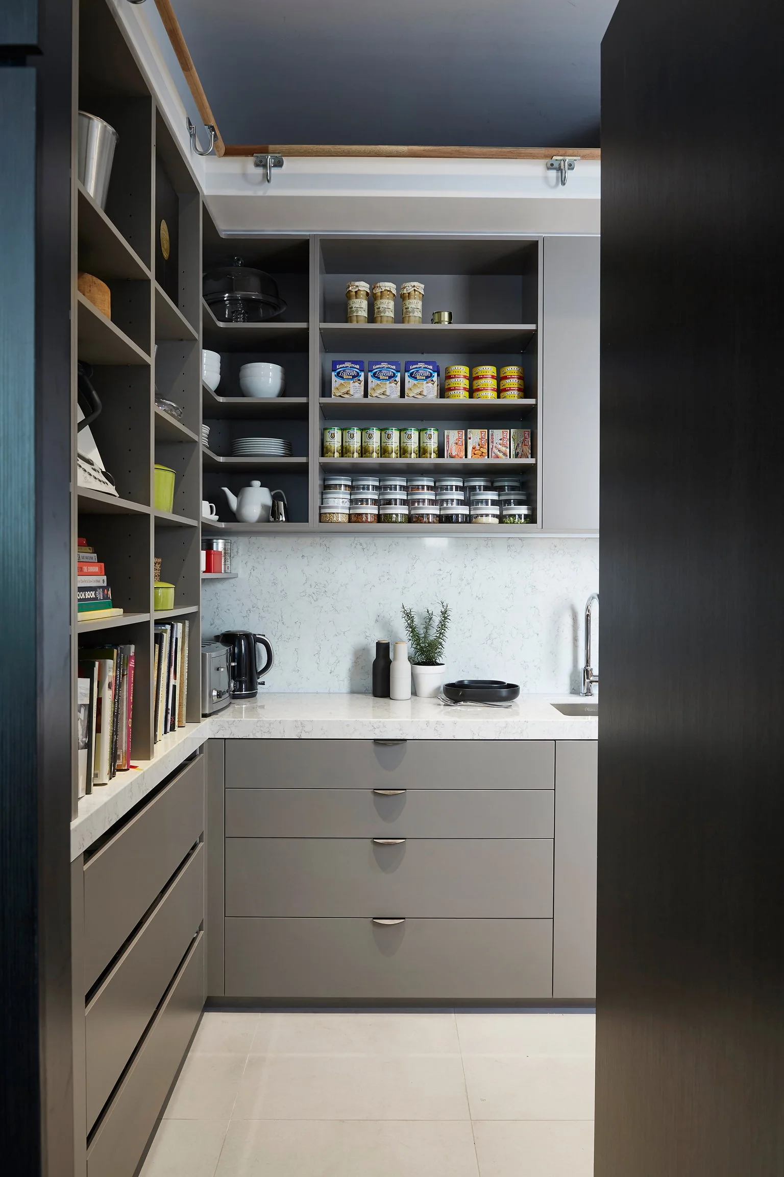 170227_21StJamesRd_Pantry_011-1.jpg