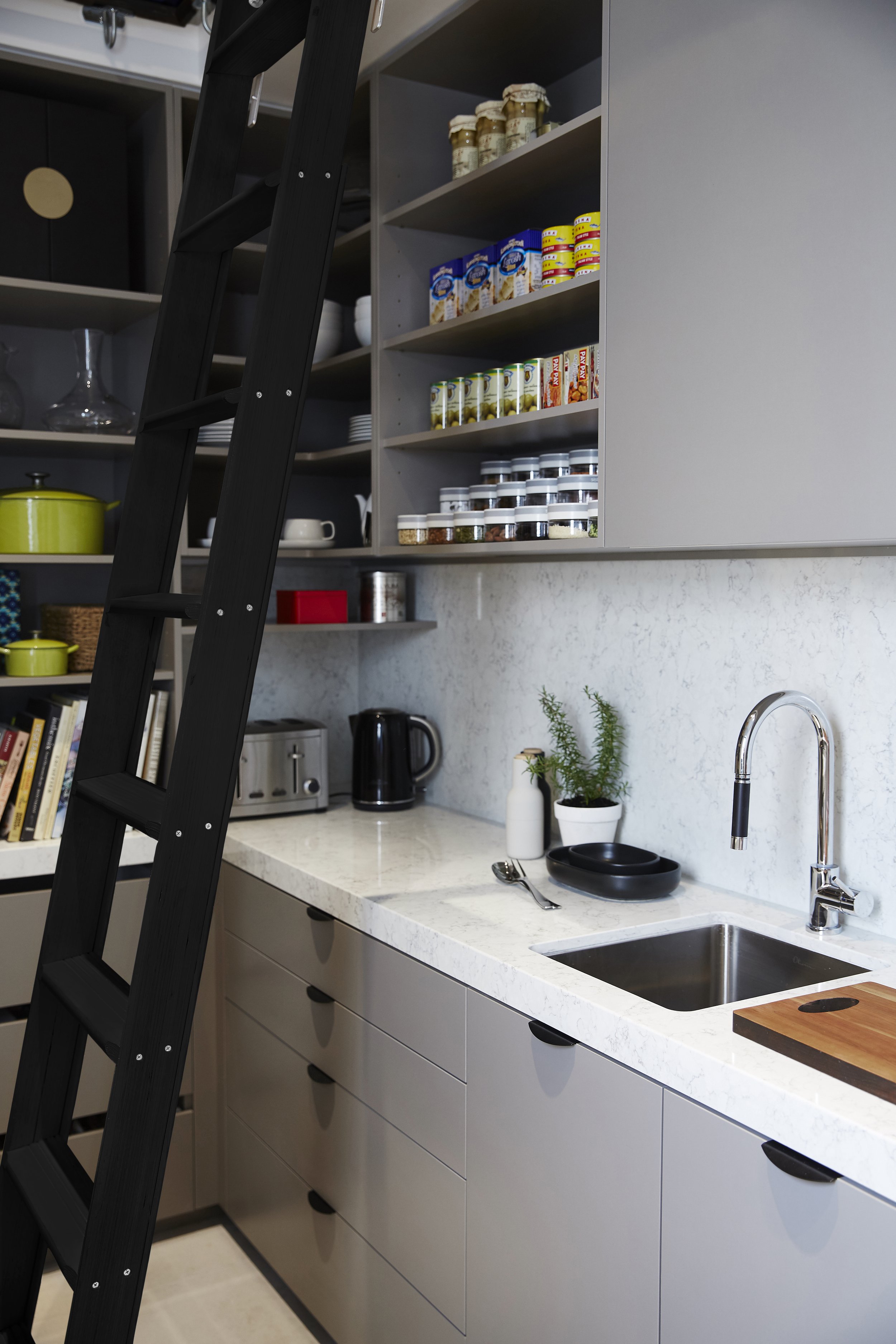 170227_21StJamesRd_Pantry_112.jpg