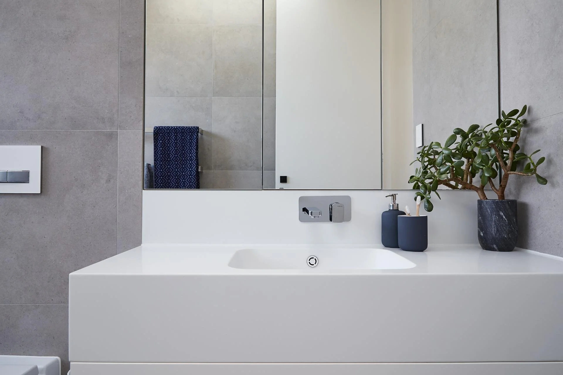 170518_Barlas_Eastgardens_Bathroom_163.jpg