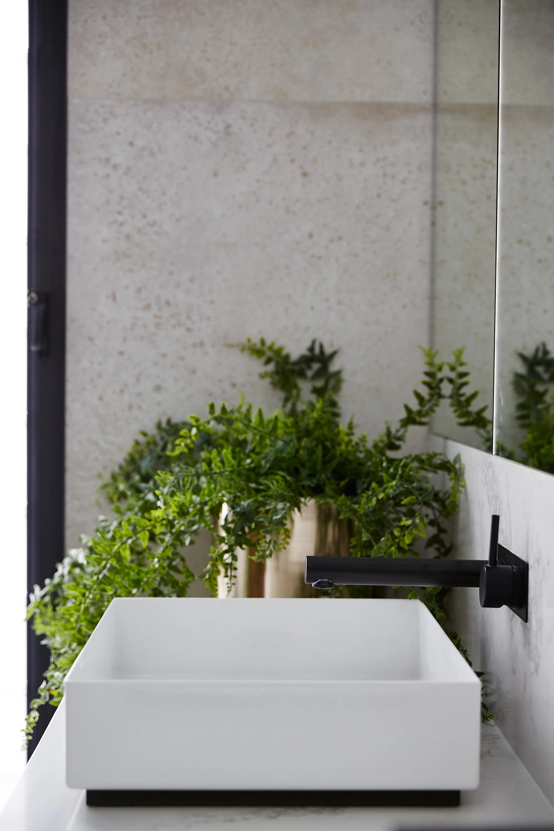 170518_Barlas_Eastgardens_Ensuite_101.jpg