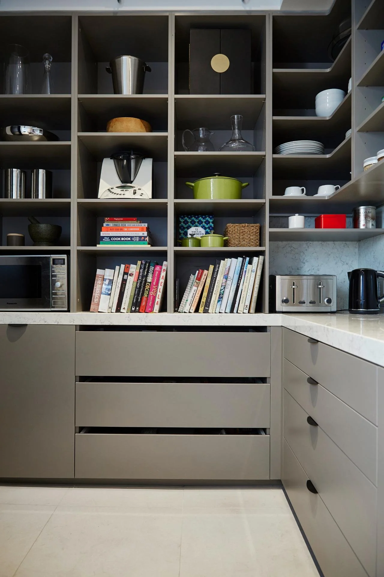 170227_21StJamesRd_Pantry_146.jpg