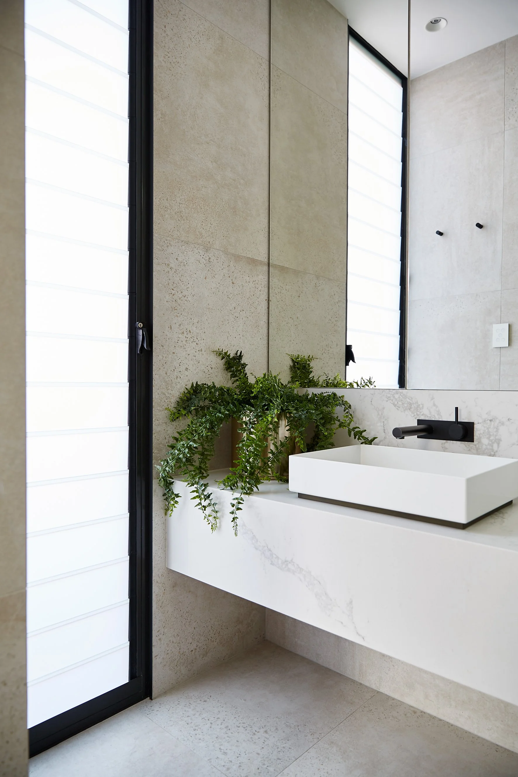 170518_Barlas_Eastgardens_Ensuite_164 (1).jpg