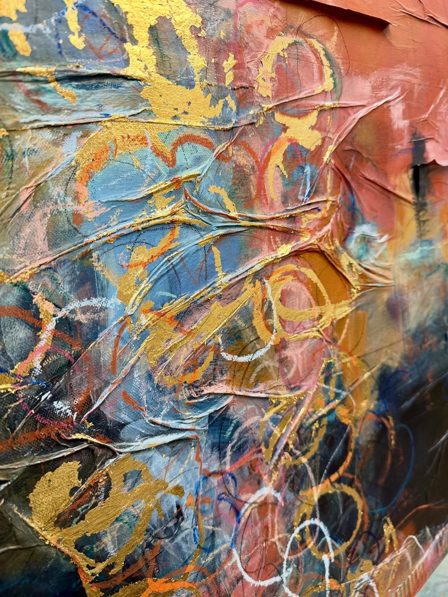 Tiny snippet of detail from this big 48x48 that I’m currently working on! Getting new stuff ready to show you at this years @austinstudiotour . Stay tuned for more…
#artwork #artforsale #abstraction #detail #artcollector #artcollector