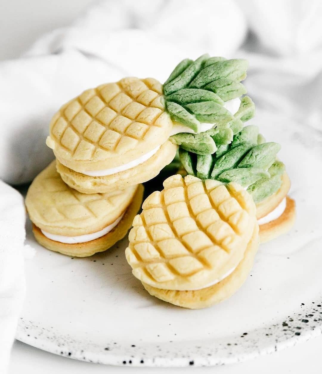 Some delicious soft vanilla sandwich cookies with pineapple buttercream coming your way 🍍
.
.
.
.
.
Photo and recipe: @heathershomebakery
#cookies #cookiesofinsta #cookiegram #delicious #pineapple #buttercream #foodblogfeed #beautifulcuisines #desse