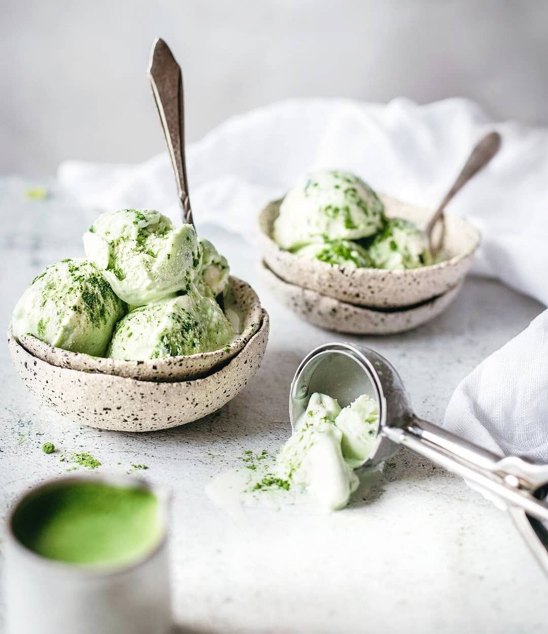 Celebrating National Ice Cream Day today. What flavour is your favourite? 🍨
.
.
.
.
.
Photo: @veggie_intervention
#nationalicecreamday #worldicecreamday #icecream #matchaicecream #veganicecream #vegandessert #icelollies #icecreamrecipe #summertime #