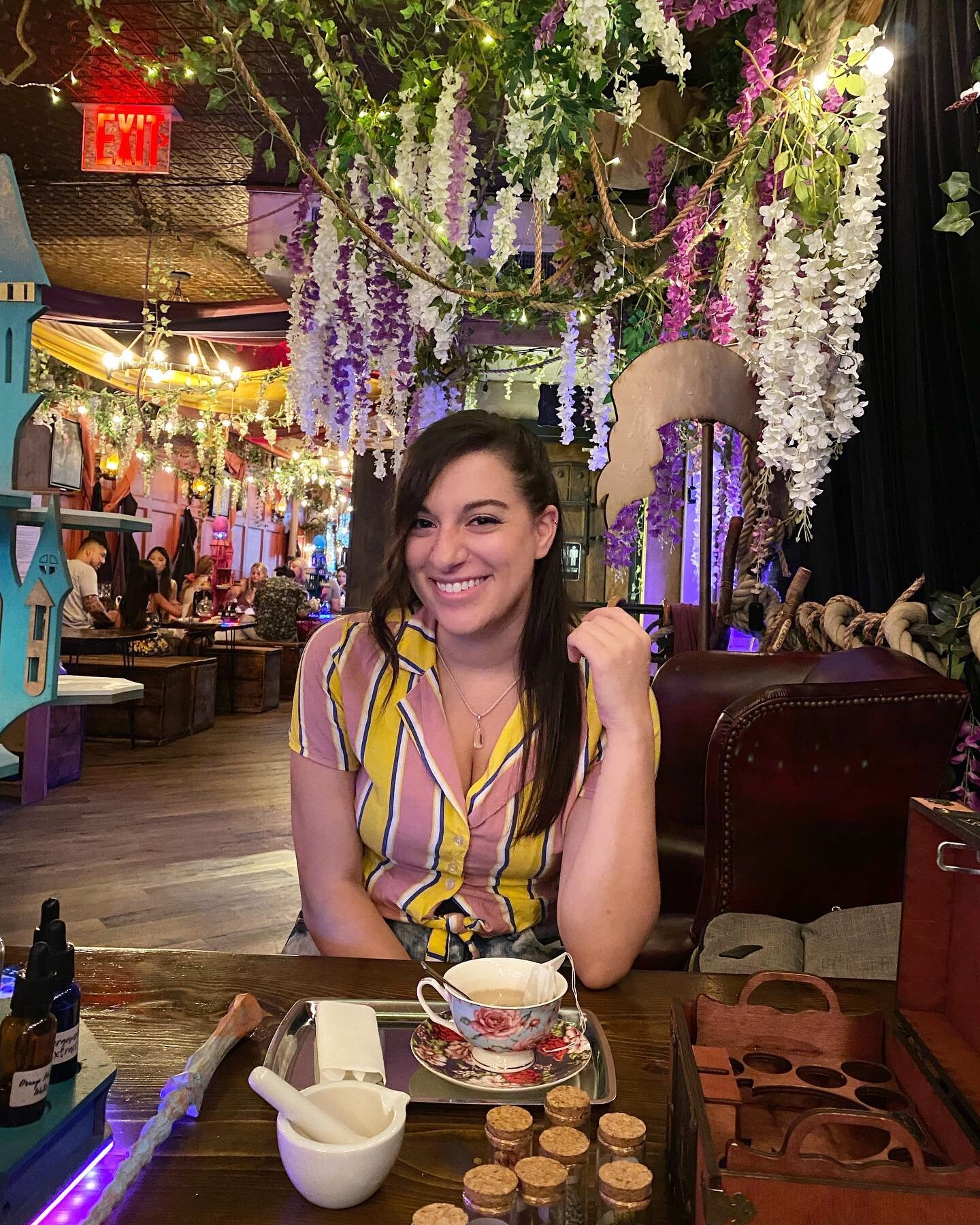 We had a ✨magical day✨ making potions and eating lil treats at @thecauldronnyc this weekend! 10/10 would magic again💖 (We went for tea time but they have magical cocktails at night, too!)