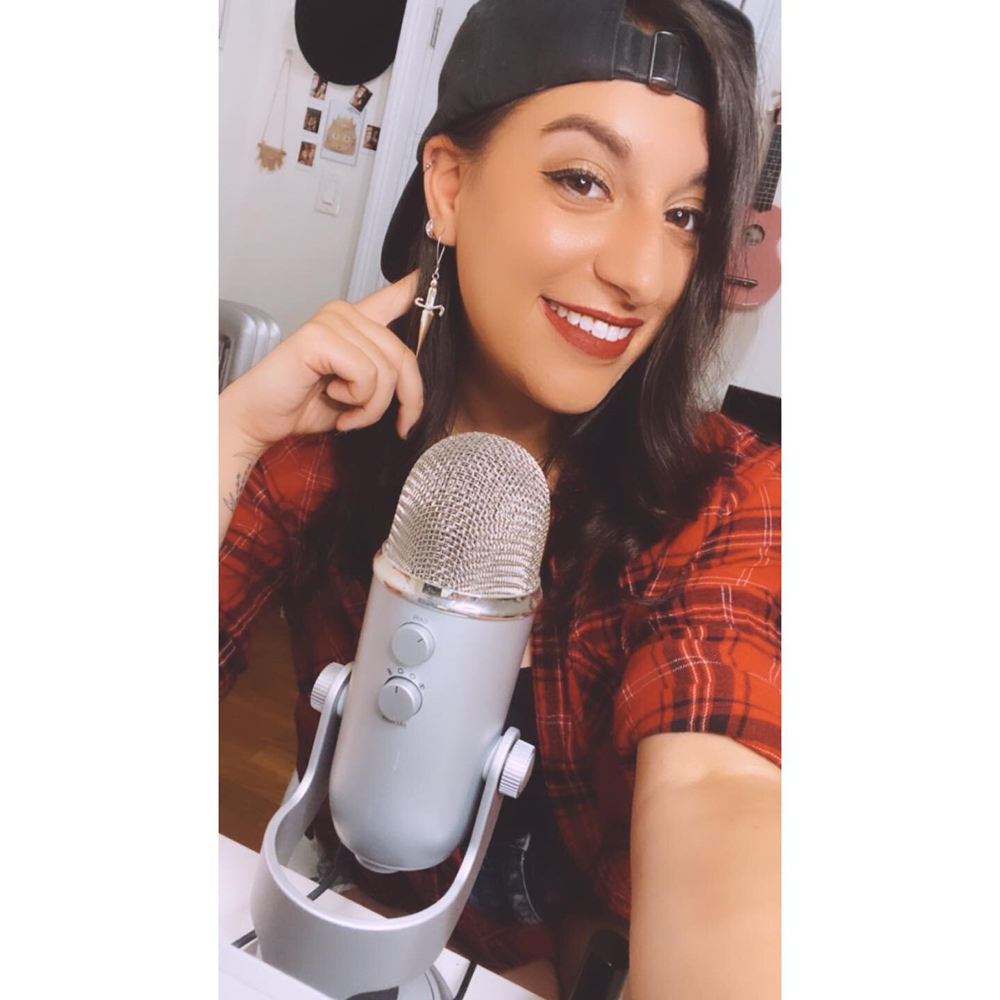The ✨podcast selfie✨ has become a staple of my Monday, Wednesday, and Thursday nights 😂 @bbjuryduty brings so much joy into my life and we have gotten to make so many new friends in our little pocket of the internet who love our dumb shows as much a