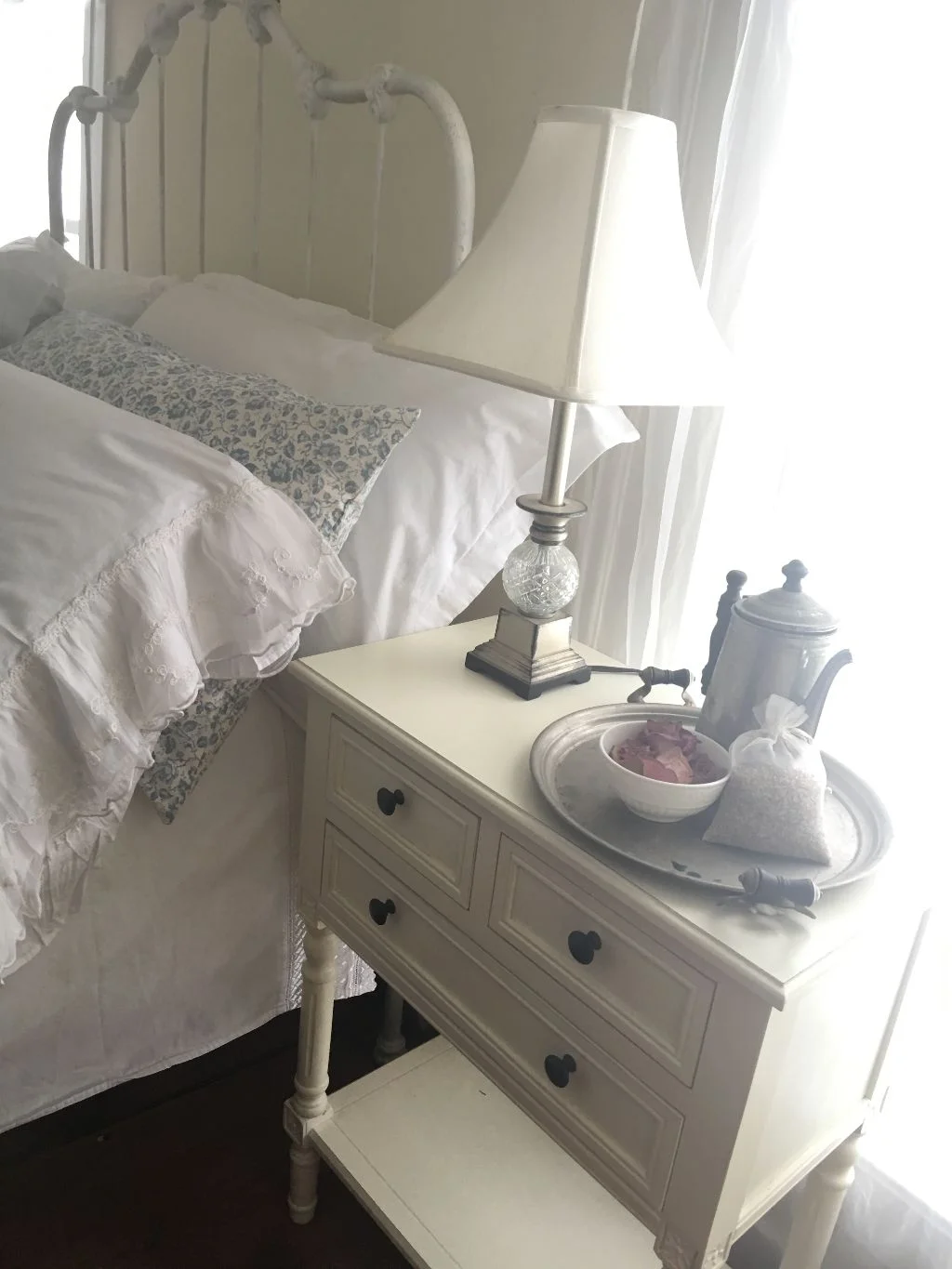 bedroom bedstand.JPG