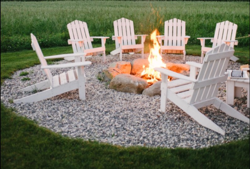 burn pit and chairs.PNG