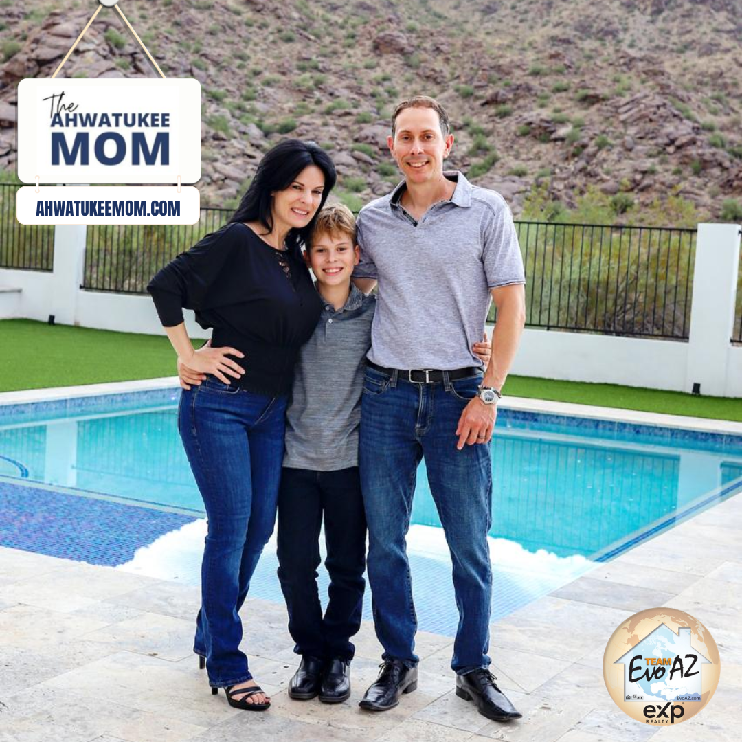 The Ahwatukee MOM