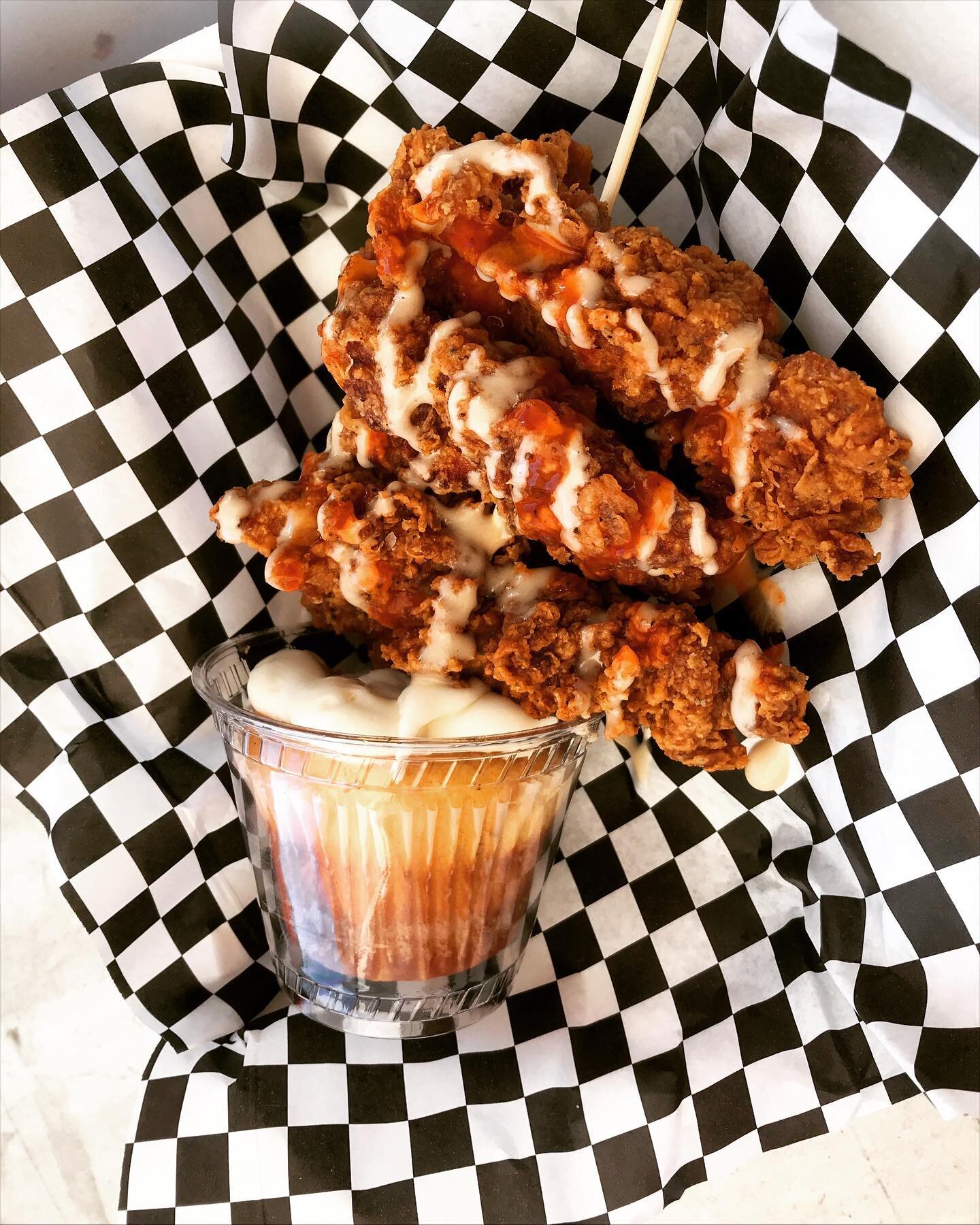Mmmmmmm, hellelela yummy nummers! Chicken with sweet/savory drizzles and sweet potato waffle cupcake #cacaomilkbar #thecrucible