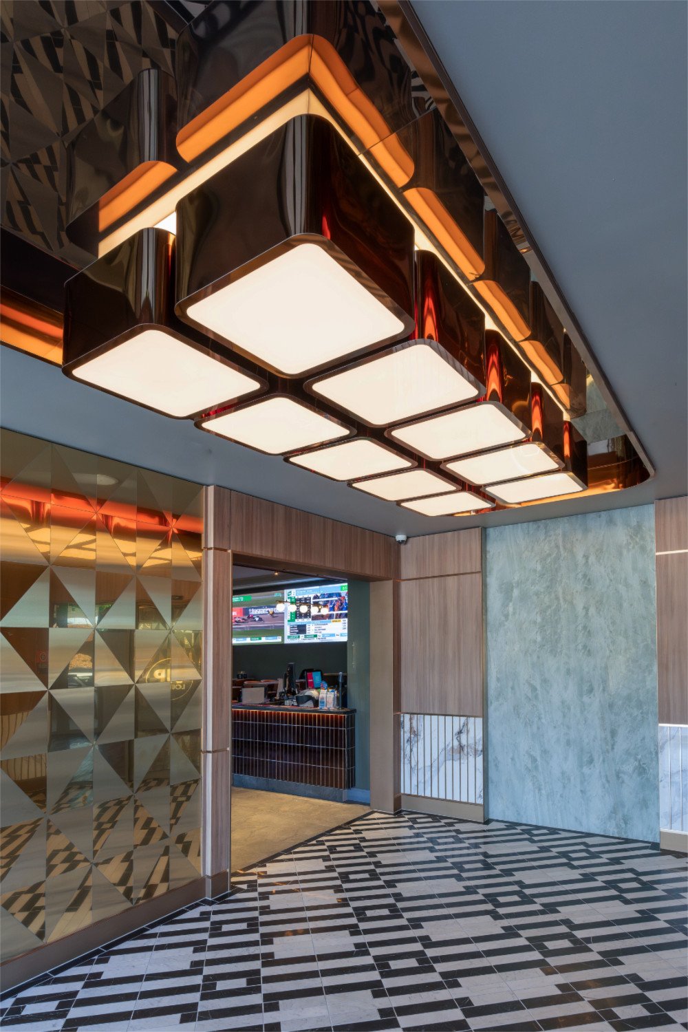 Willowdale Hotel: Sophisticated Custom Lighting and Water Feature