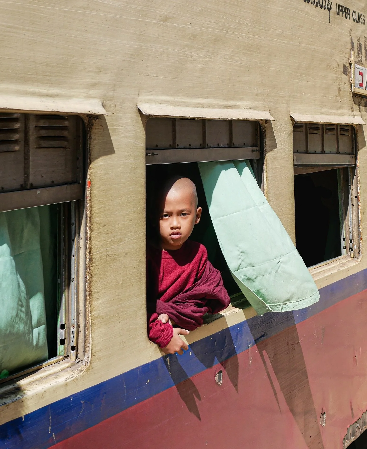Passing through Kyee Myindaing station 

#myanmarburma #everydayasia #everydayeverywhere #trainphotography #spi_transport #streetizm #railwayphotography