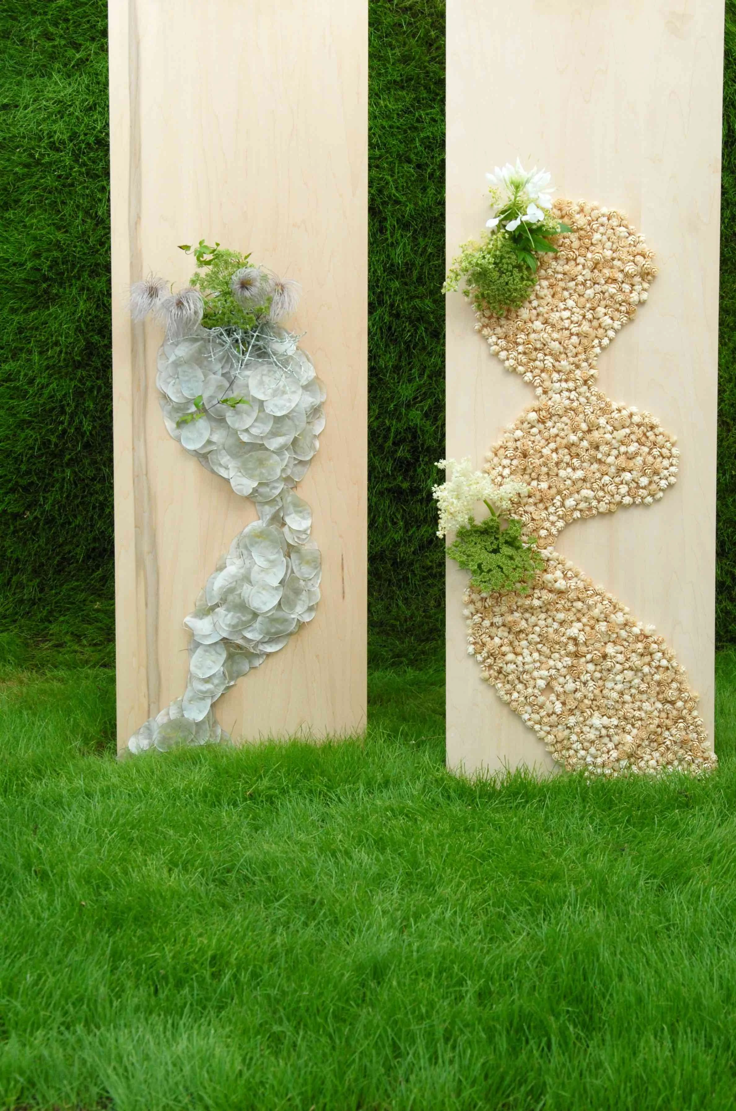 The dancing figures. Left is a body out of Lunaria, right out of little Sugi cones. The “Green Mist”, a kind of wild carrot, corresponds with the green turf mats. They were seeded and grown in my friend Lydia’s greenhouse especially for the photoshooting.