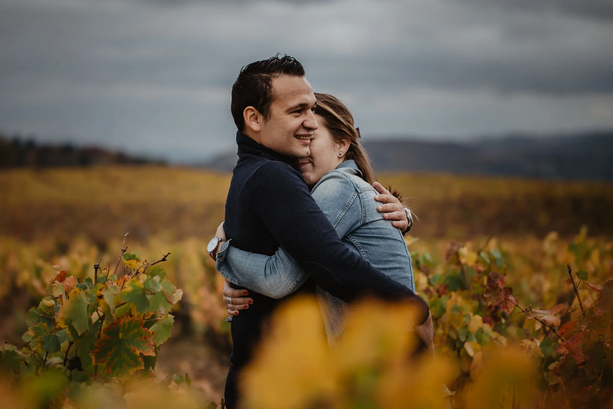 couple-vignes-beaujolais-automne-3.jpg