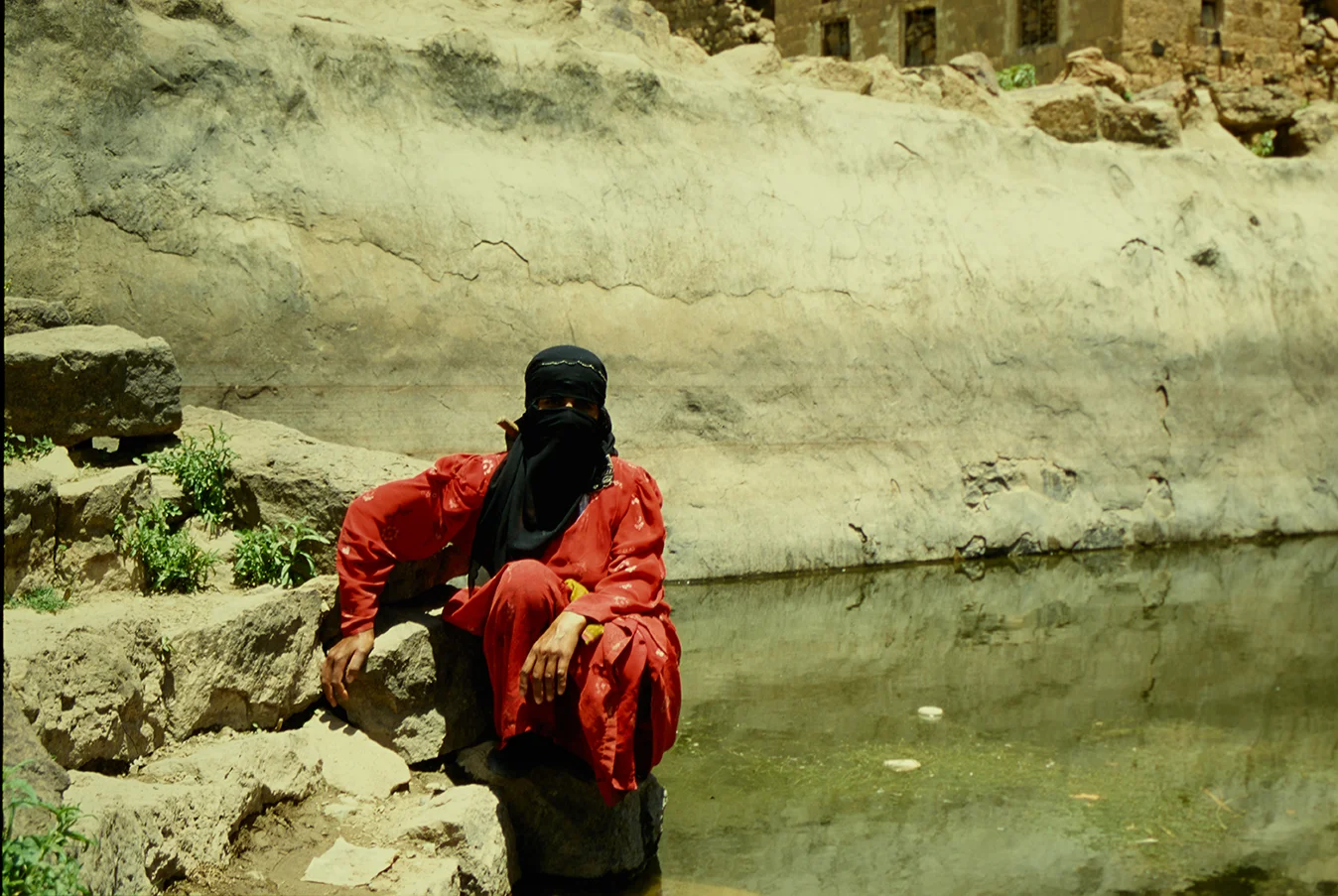 Farian Sabahi, Yemen , 2001 (stampa 2019), pellicola 100-36 Sensia Fujichrome - stampa fine art ai pigmenti su carta cotone Hahnemühle Photo Rag 308, 30 x 45 cm, courtesy: Farian Sabahi