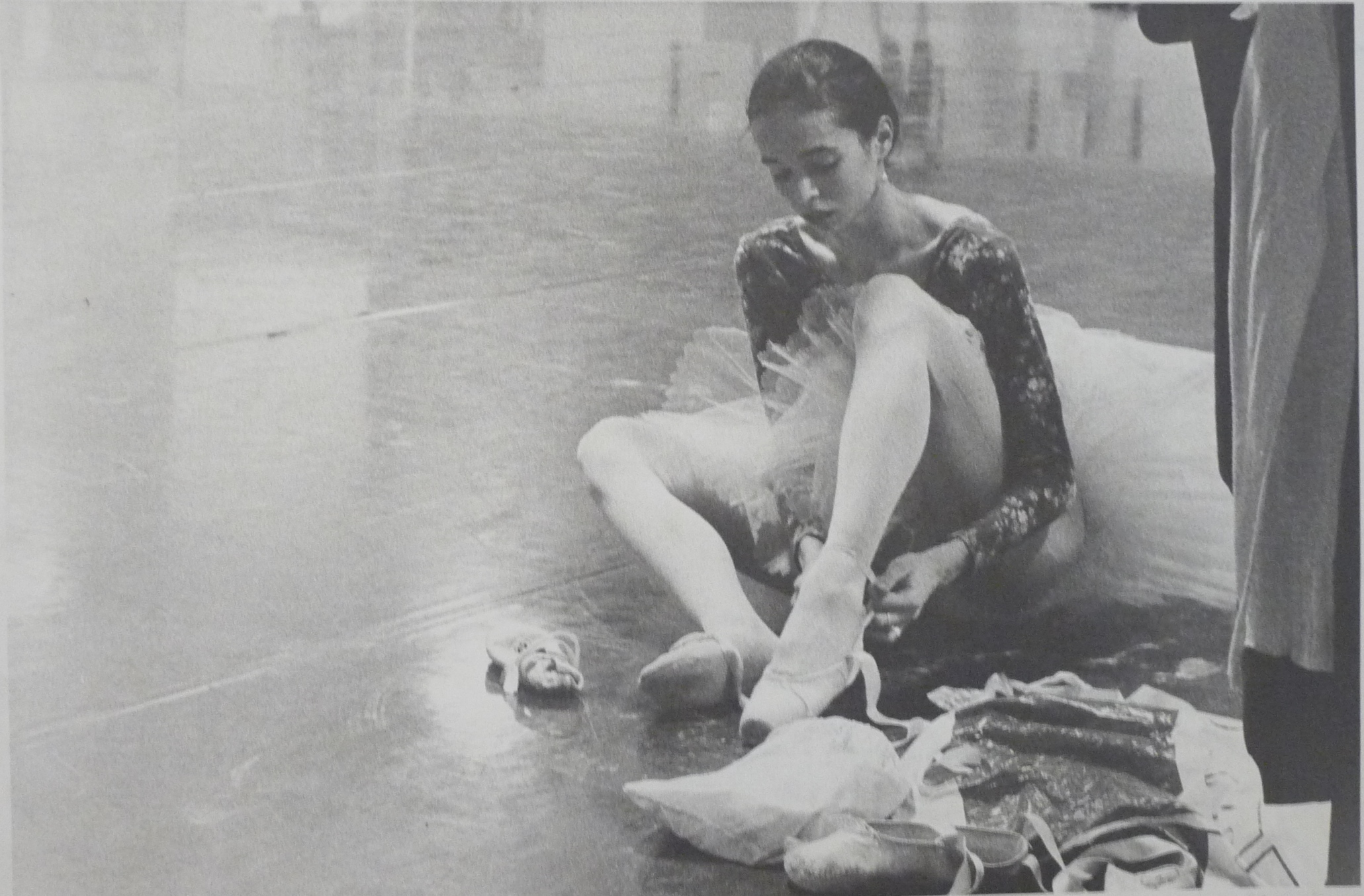 Giorgio Avigdor, Diana Vishnyova , 1995, stampa ai sali d’argento, 50,5 x 61 cm, courtesy Paolo Tonin arte contemporanea