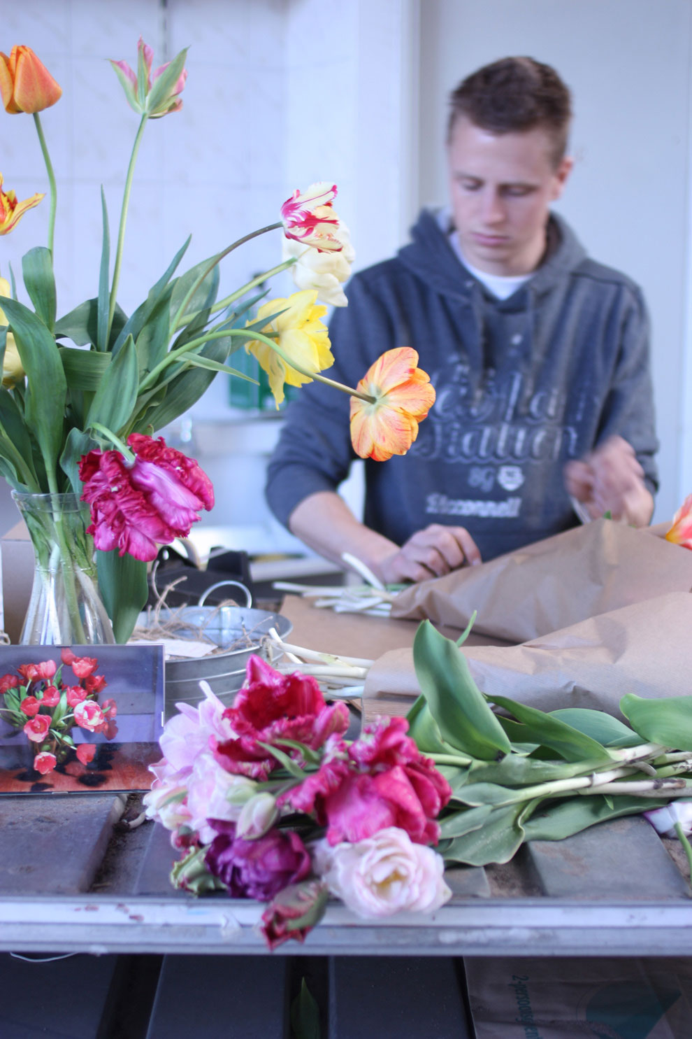 Keukenhof14_making_the_bouq.jpg