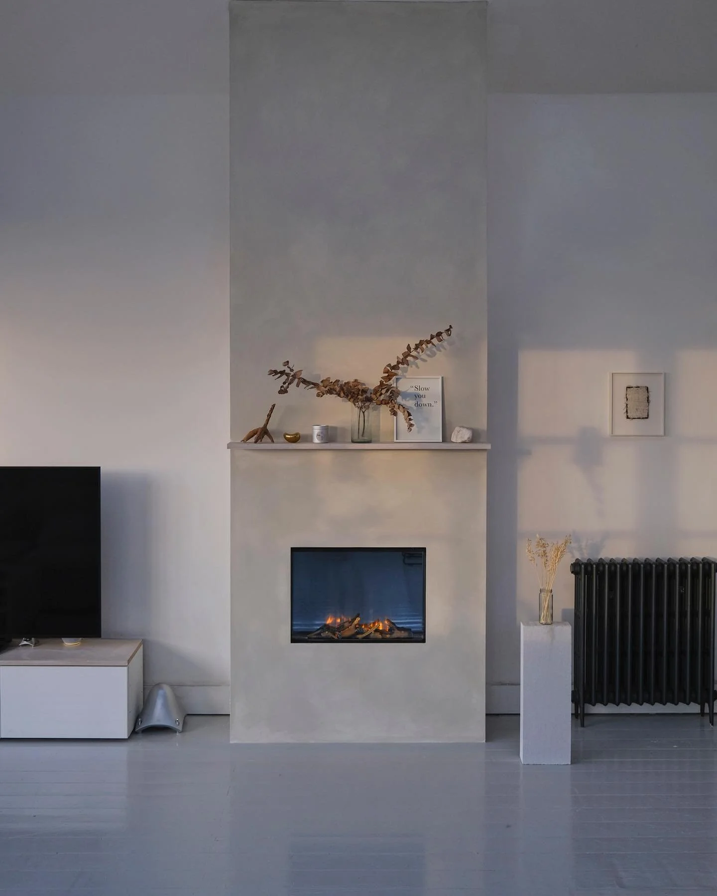 When the flat sale fell through we decided to do a few renovations to make it feel more homely (as we&rsquo;d mentally moved out and I&rsquo;d designed all the rooms in the new house!). For me it was important to keep the room still feeling utilitari