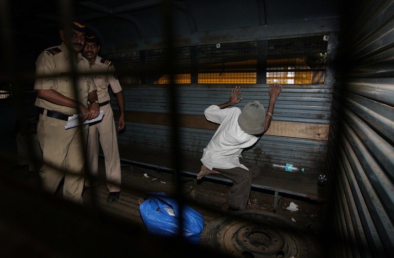 07India-web-master768.jpg
