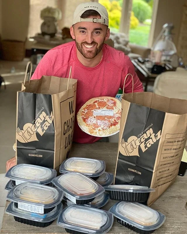 Busy race schedule, new baby, fitting in workouts....now more than ever eating right is huge for me! Thanks @cleaneatz_ws for always taking care of me and hopefully you keep me from getting the #DadBod!πͺπΌ #FuelTheBodyRight