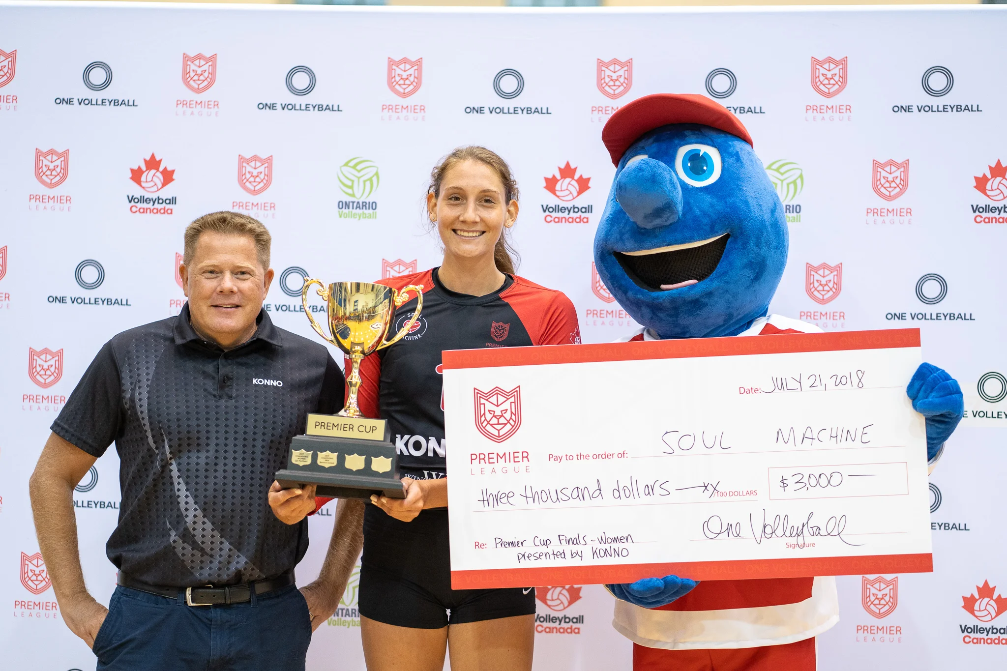 Women's Champions - Soul Machine Trophy presented by Jason Jackson (Konno) and cheque presented by Boston Pizza to team captain Taylor Brisebois