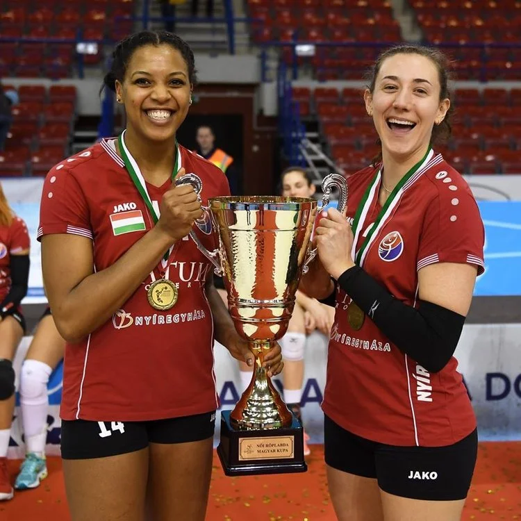 dani+and+jaz.jpg