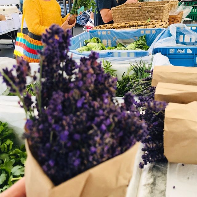 Get those shopping bags ready going to be a gorgeous farmers&rsquo; market Tuesday in Downtown Manhattan Beach! So much in season and swing by the community quad with @shadehotelmb hosting a tasting from 12-1pm, we&rsquo;ll catch y&rsquo;all tomorrow