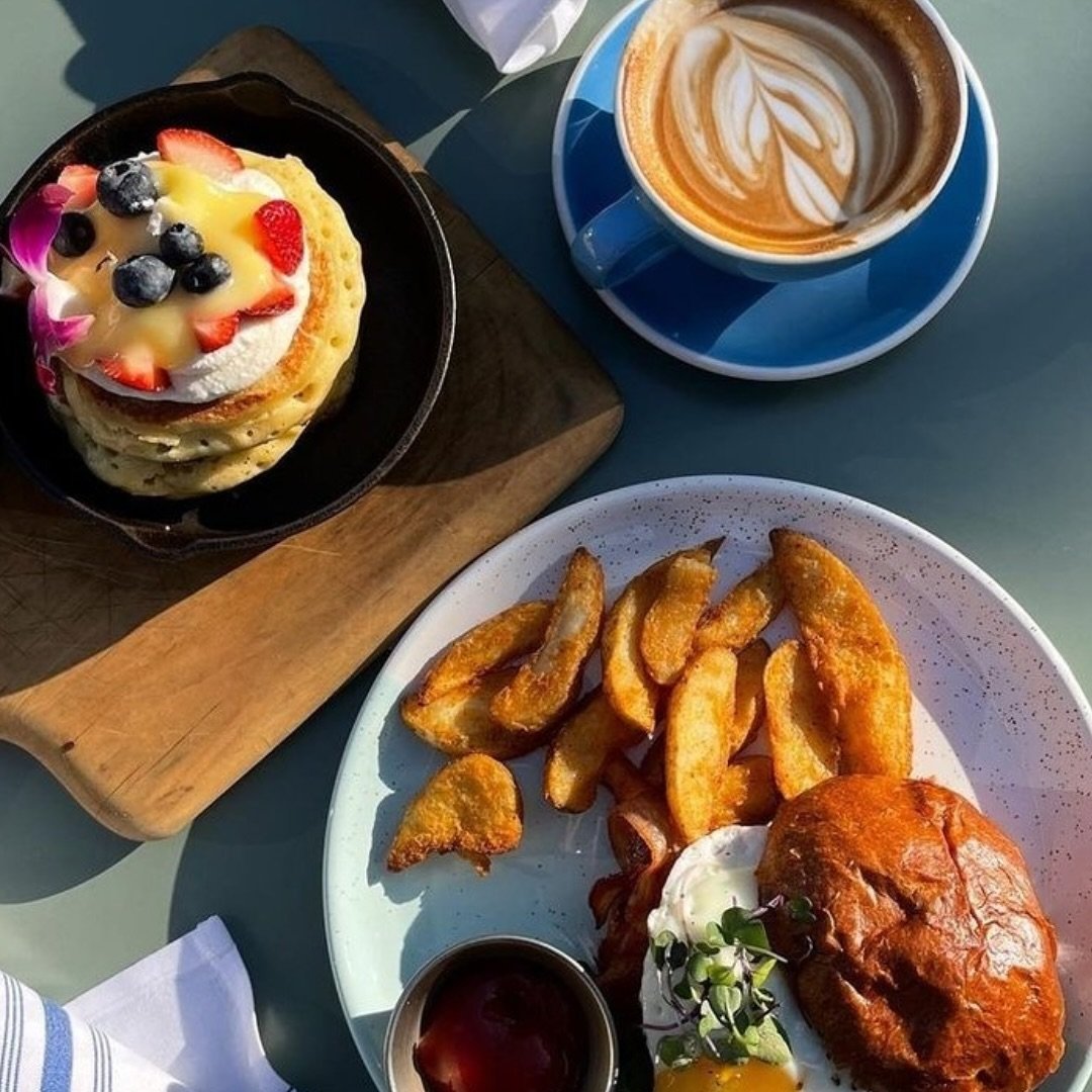 Brunch Highlight: @bluestonelane⁠ is a bright, Australian-inspired cafe providing a genuine daily escape for all our locals through premium coffee and delicious healthy eats.⁠ Serving all your sweet and savory brunch favorites from 7am - 4pm daily.⁠
