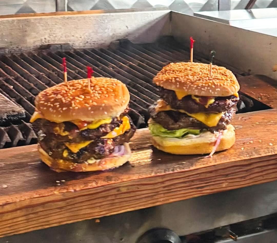 🍔🍔Yes, you ARE seeing double. Give your bestie a delicious surprise and take them to Erc&rsquo;s for #burgernight, tonight at 5pm!
⁠
📸: @ercolesmb 
⁠
#DowntownManhattanBeach #MBLocalLove #ercoles #ercsburgers #burgerjoint #southbaydivebar