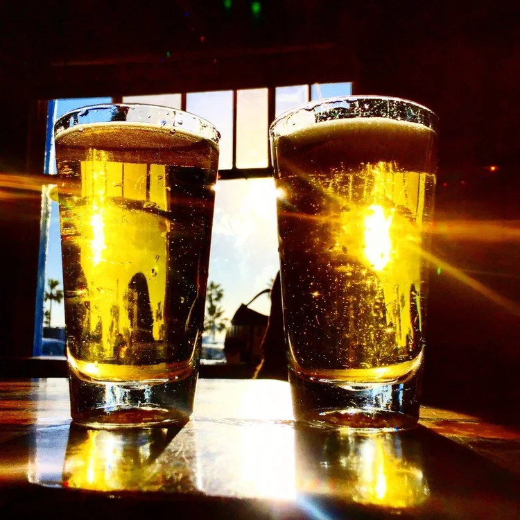 Taverns, Bars, & Lounges — Downtown Manhattan Beach