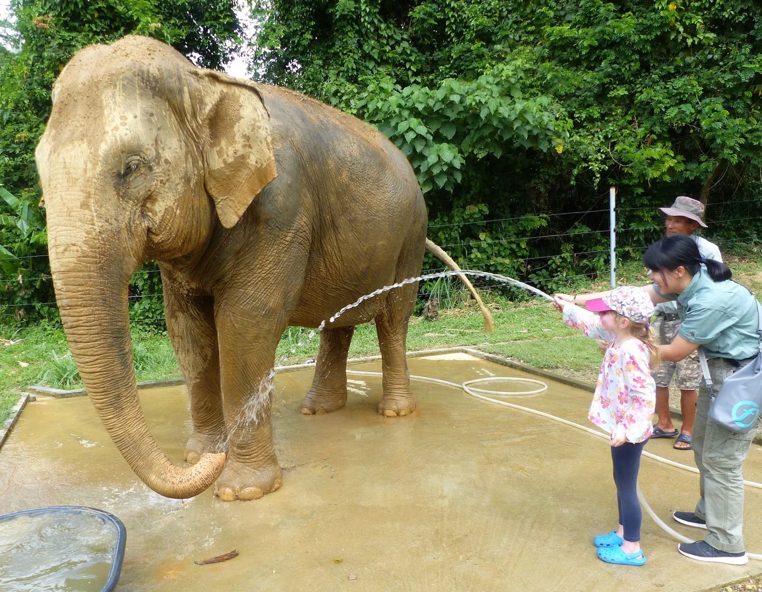 HOSING DOWN MAE SRI KHAM
