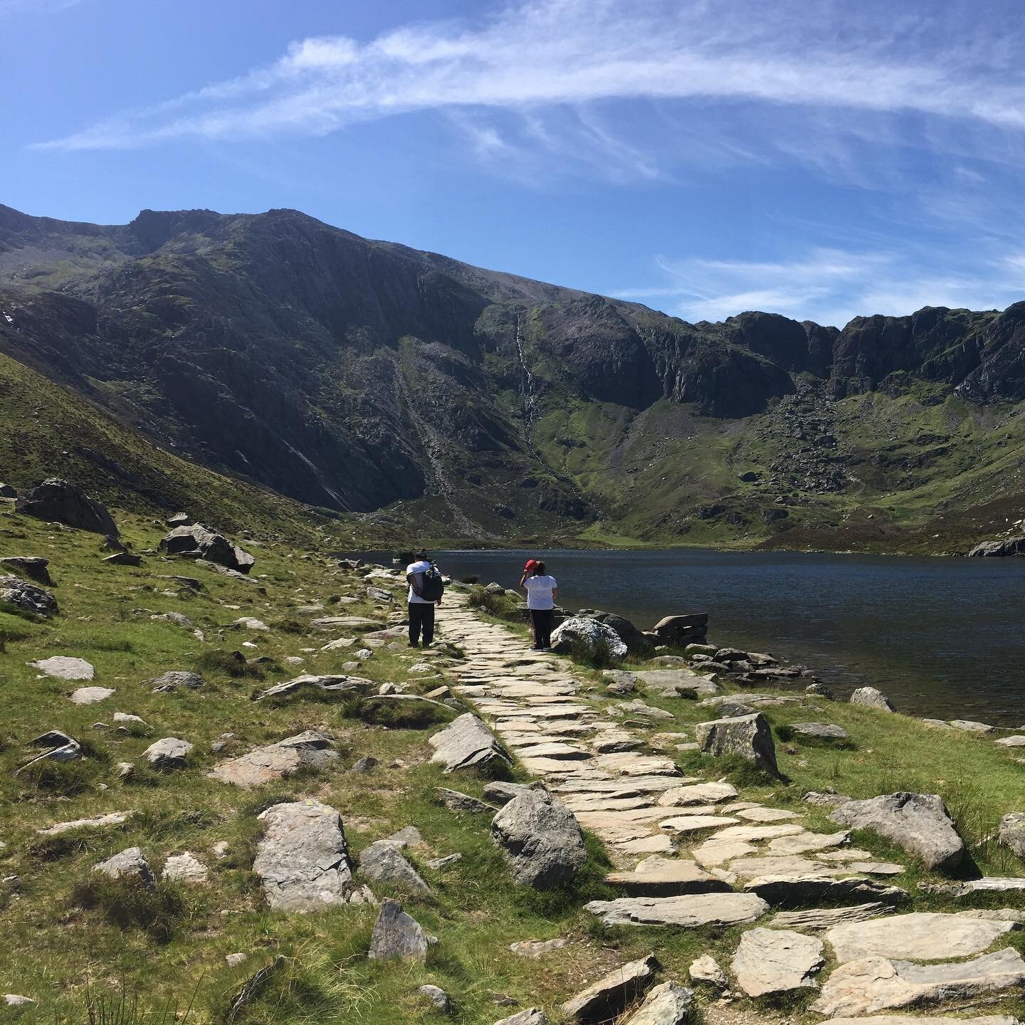 This is a panorama of the beautiful Cwm Idwal &ndash;&nbsp;swipe left to see the rest of it!
-
The short hike up here must be one of the best walks we&rsquo;ve ever done on a steps-to-scenery ratio. It&rsquo;s just over 1000 yards from the Snowdonia 