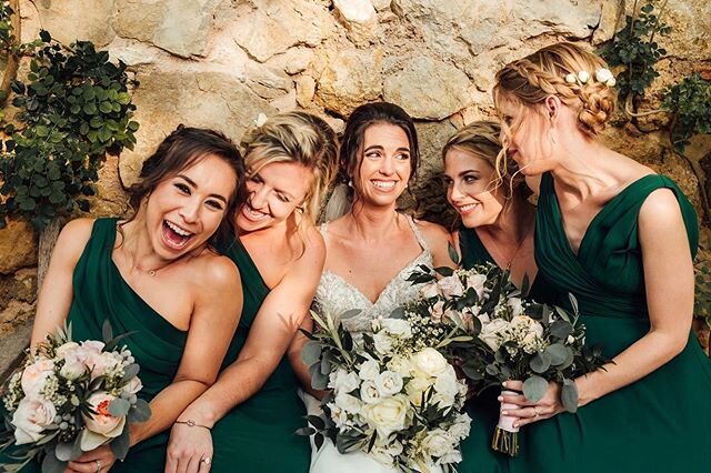 Killer smiles from these beauties to warm your hearts on this rainy Monday in Sitges. ....................................
A lot to celebrate today! 😄the majority of my May , June July weddings are now finally and successfully postponed. Amazing rea
