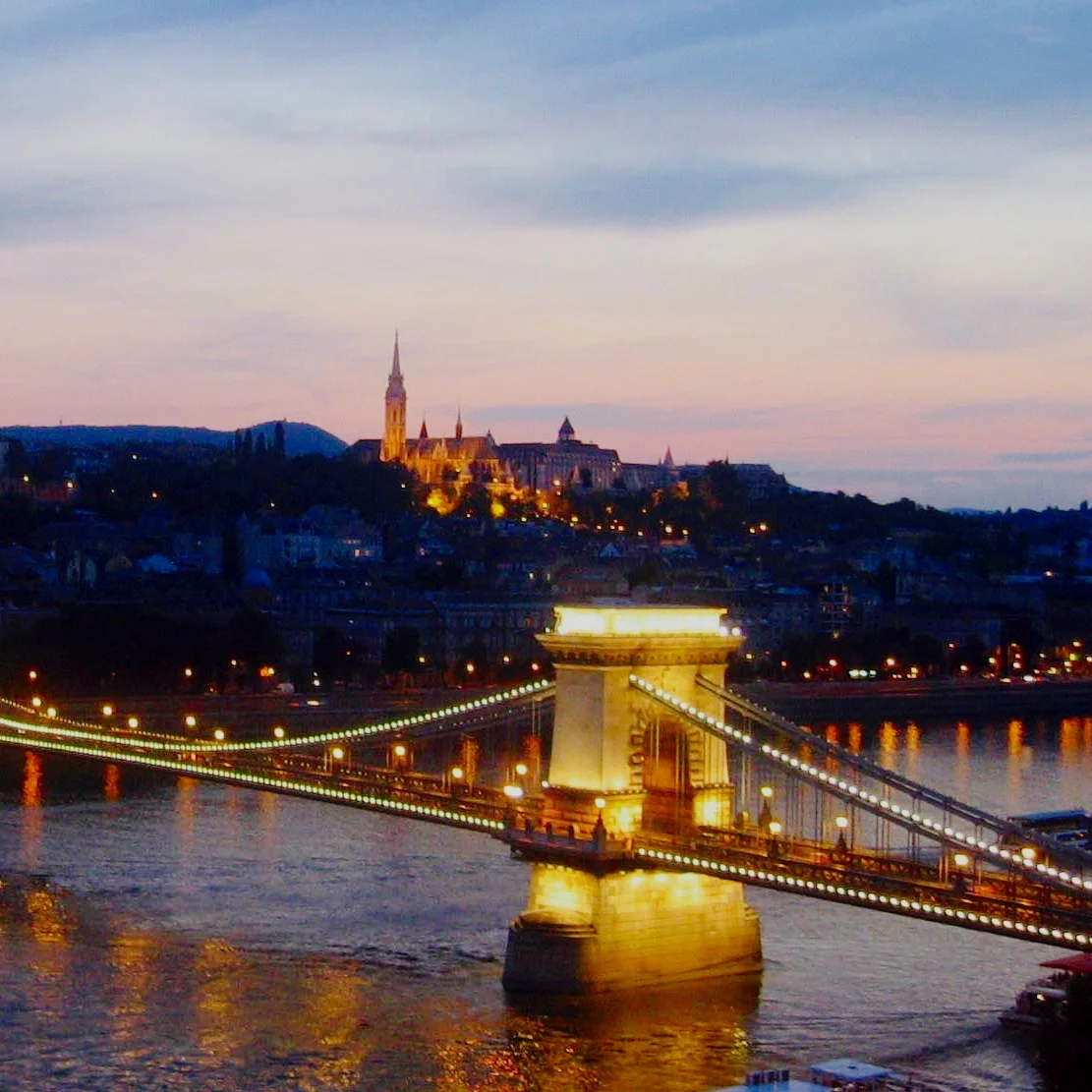 Chain+Bridge+at+night.jpg