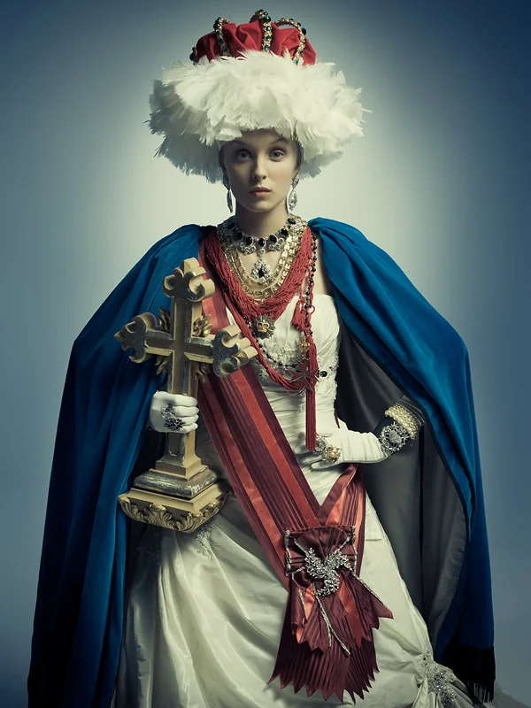 ICONIC QUEEN - FINE ART FASHION PHOTOGRAPHY