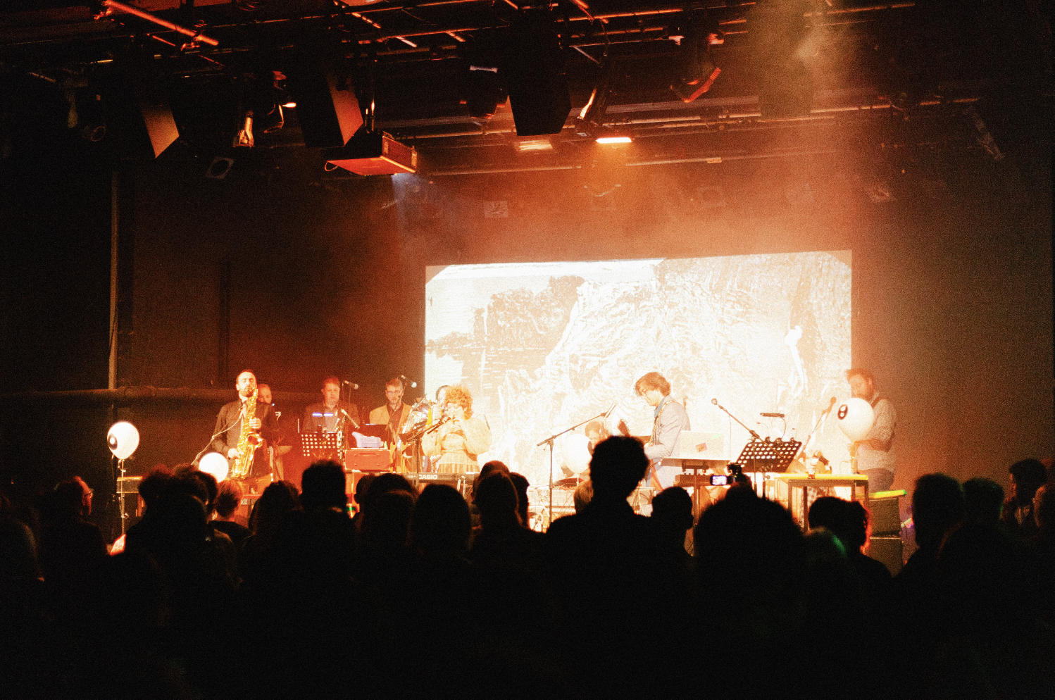 Grubby Mitts live at ICA 15.png