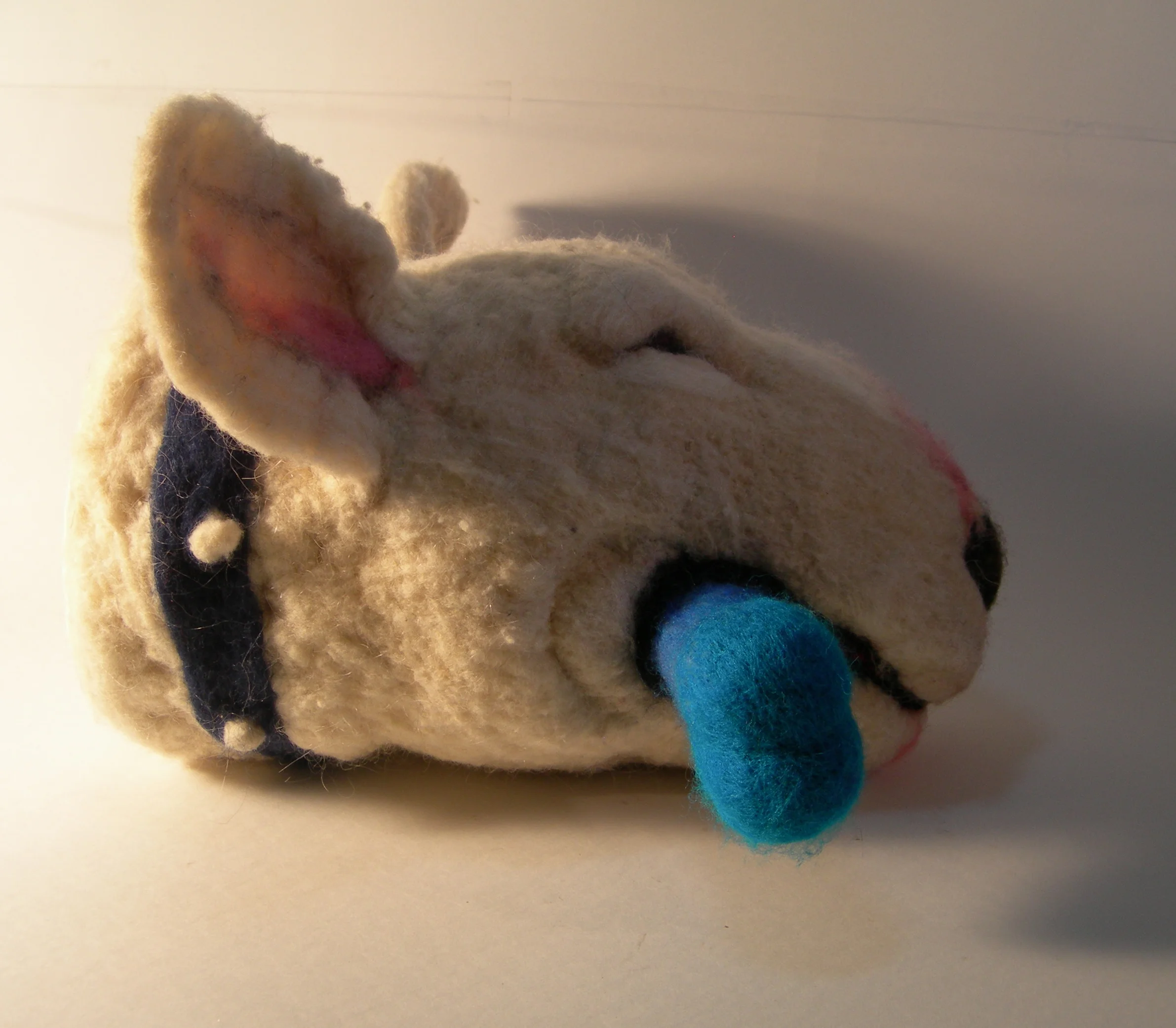 BULLY WITH BONE SIDE VEIW